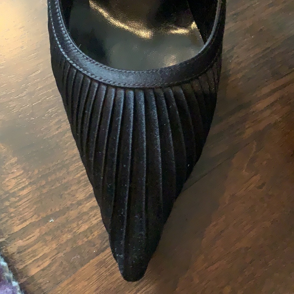 Authentic Gucci Pumps - Picture 2 of 5